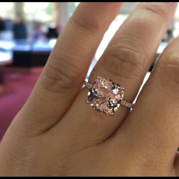 New with tag,  size 7 in box. Note: Looks bigger in pictures. - Picture 5 of 7